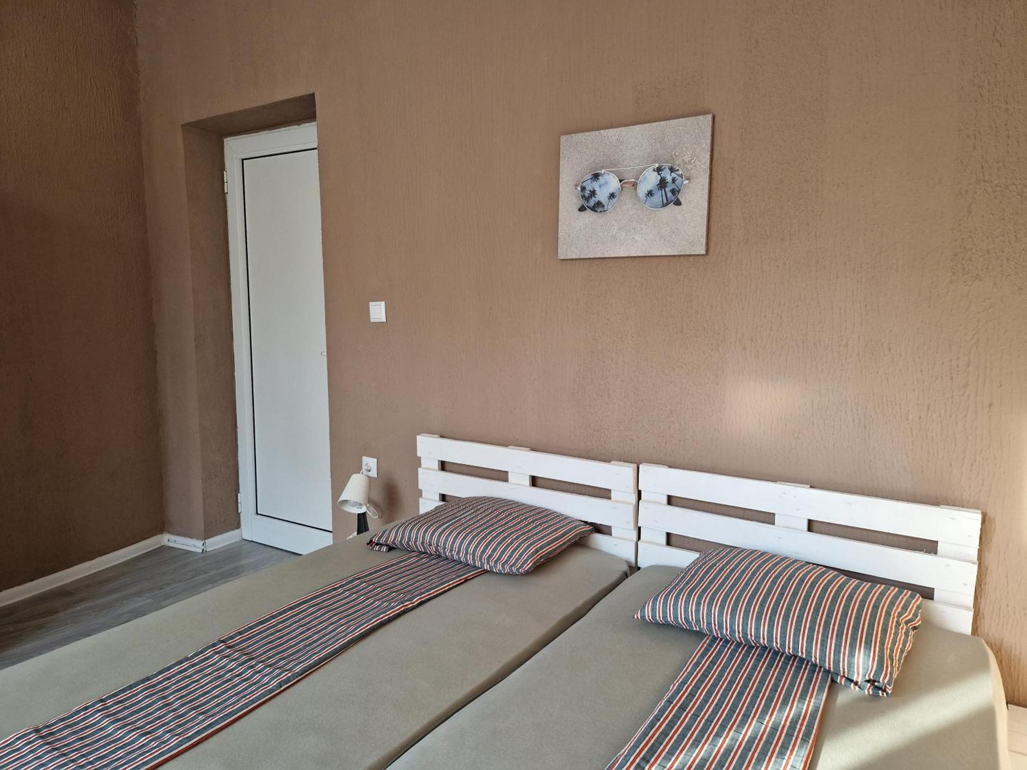 Lambo'S Corner Varna - Guest Rooms Ngoại thất bức ảnh